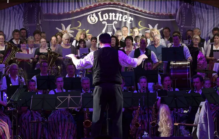 Großer Konzertabend mit Chor zum 175-jährigen Jubiläum der Glonner Musi